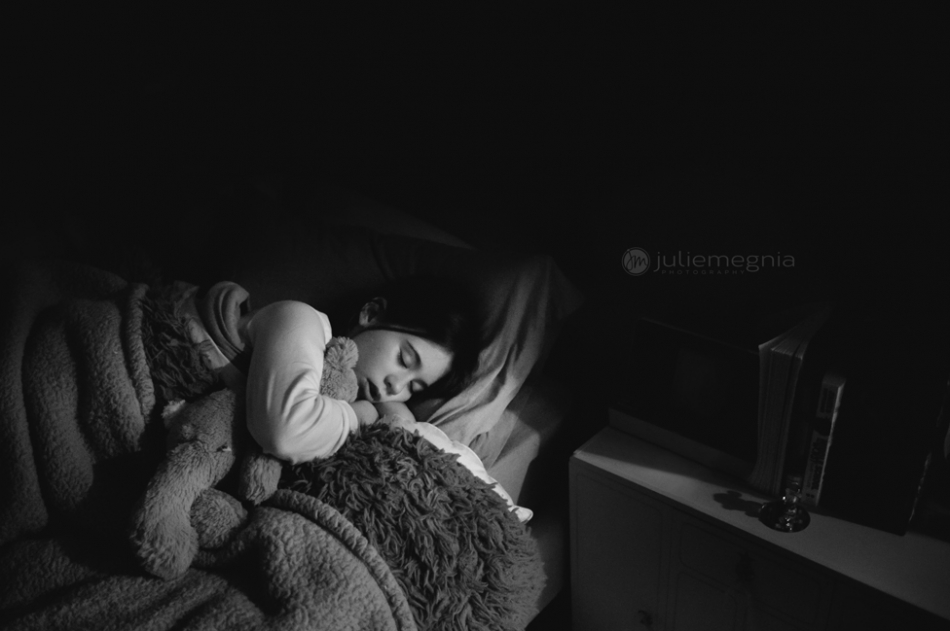 JMP_1909-child-sleeping-in-night-light2